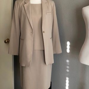 Amanda Smith suit size 12